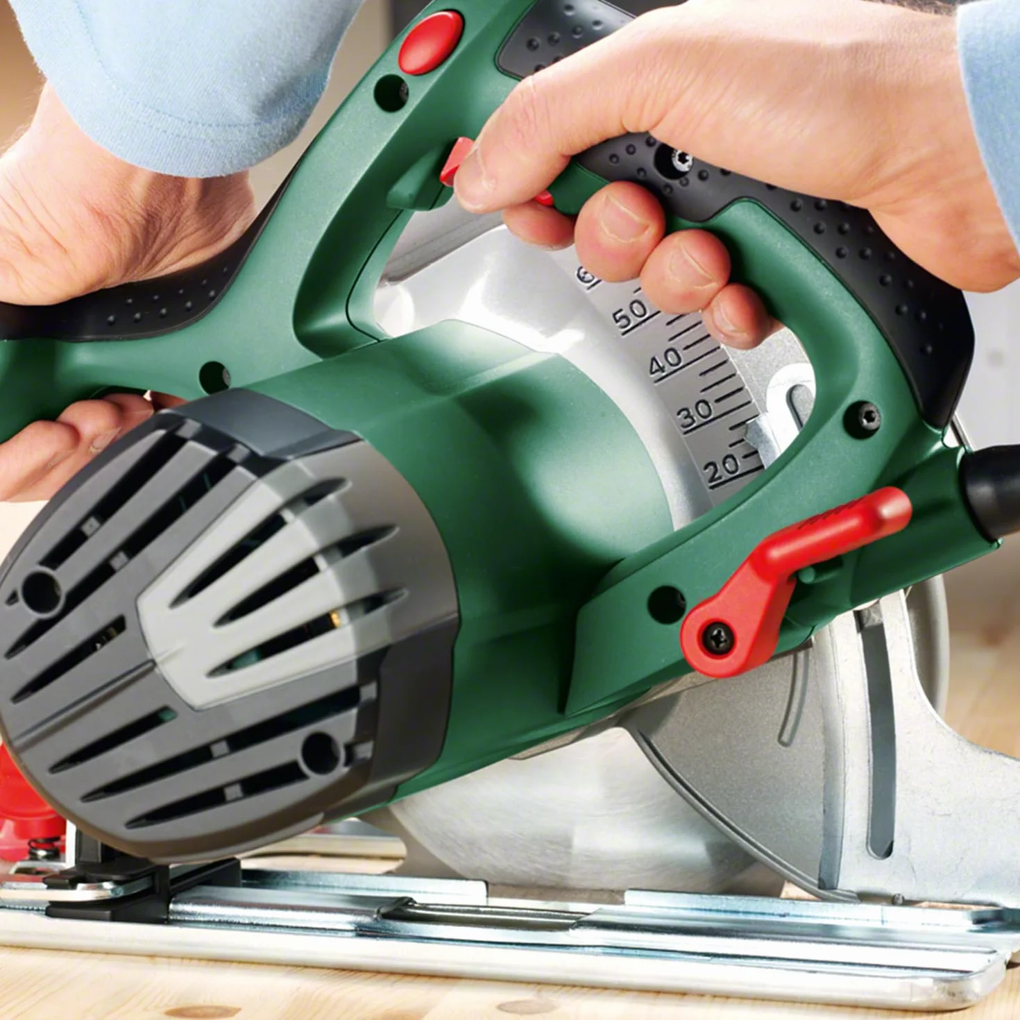 Bosch Kreissäge PKS 66 AF (Präzises Sägen in Holz, 1600 Watt; max. Schnitttiefe 66 mm; 3 tlg. Führungsschienenset)