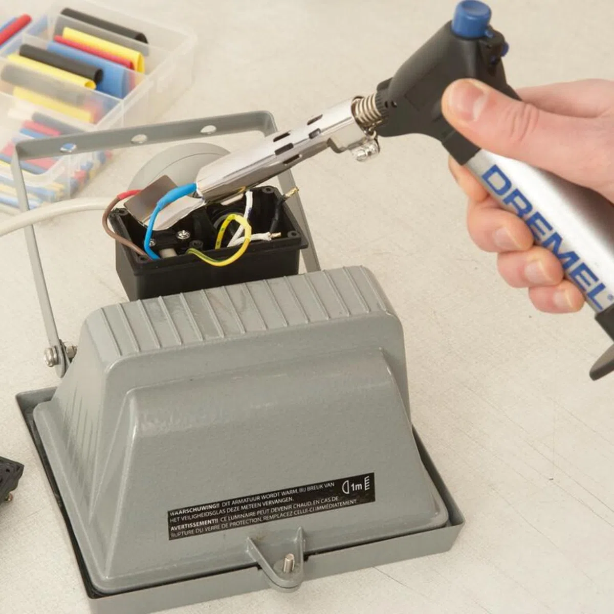Dremel 2200 VersaFlame Multifunktionaler Butangas-Brenner - Butangas-Lötlampe, Gasbrenner und Löt-Set (mit 5 Zubehören zum Löten, Schrumpfen, Schweißen, Flambieren)