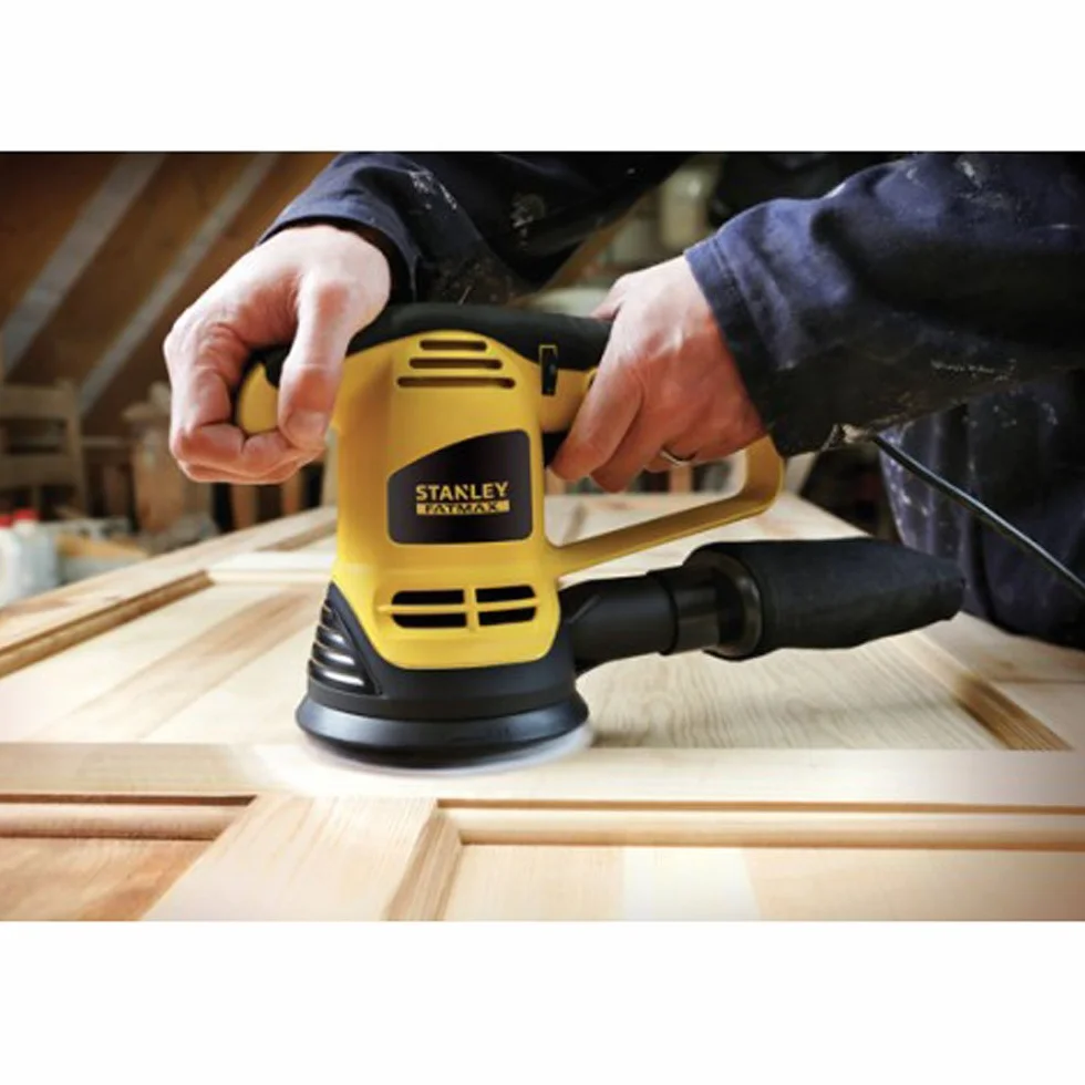 Stanley FatMax Exzenterschleifer FME440K (480 Watt, 125 mm Schleifteller, Klettfix-Schleifpapieraufnahme, Staubsaugeranschluss/Staubfangsack, stufenlose Drehzahl, inkl. 3 Gitterleinen, Koffer)