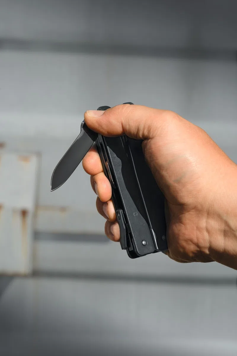 Victorinox Schweizer Taschenmesser Swiss Tool Spirit MXBS, 26 Funktionen, Multitool Inkl. Zange, Schraubendreher, Dosenöffner, Nylon-Gürteltasche, Schwarz