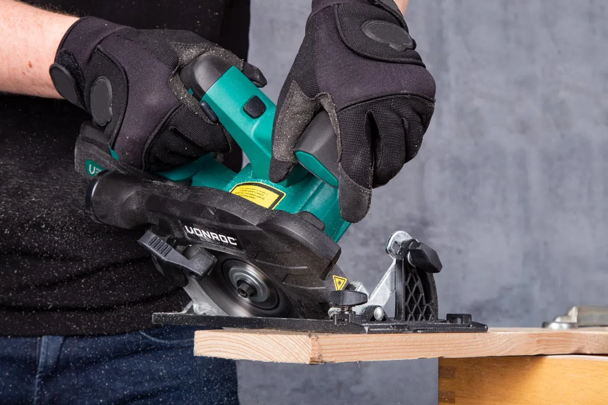 VONROC Werkzeugset VPower 20V - 2.0Ah | inkl. 7 Maschinen, 4 Akkus und 2 Schnellladegeräten