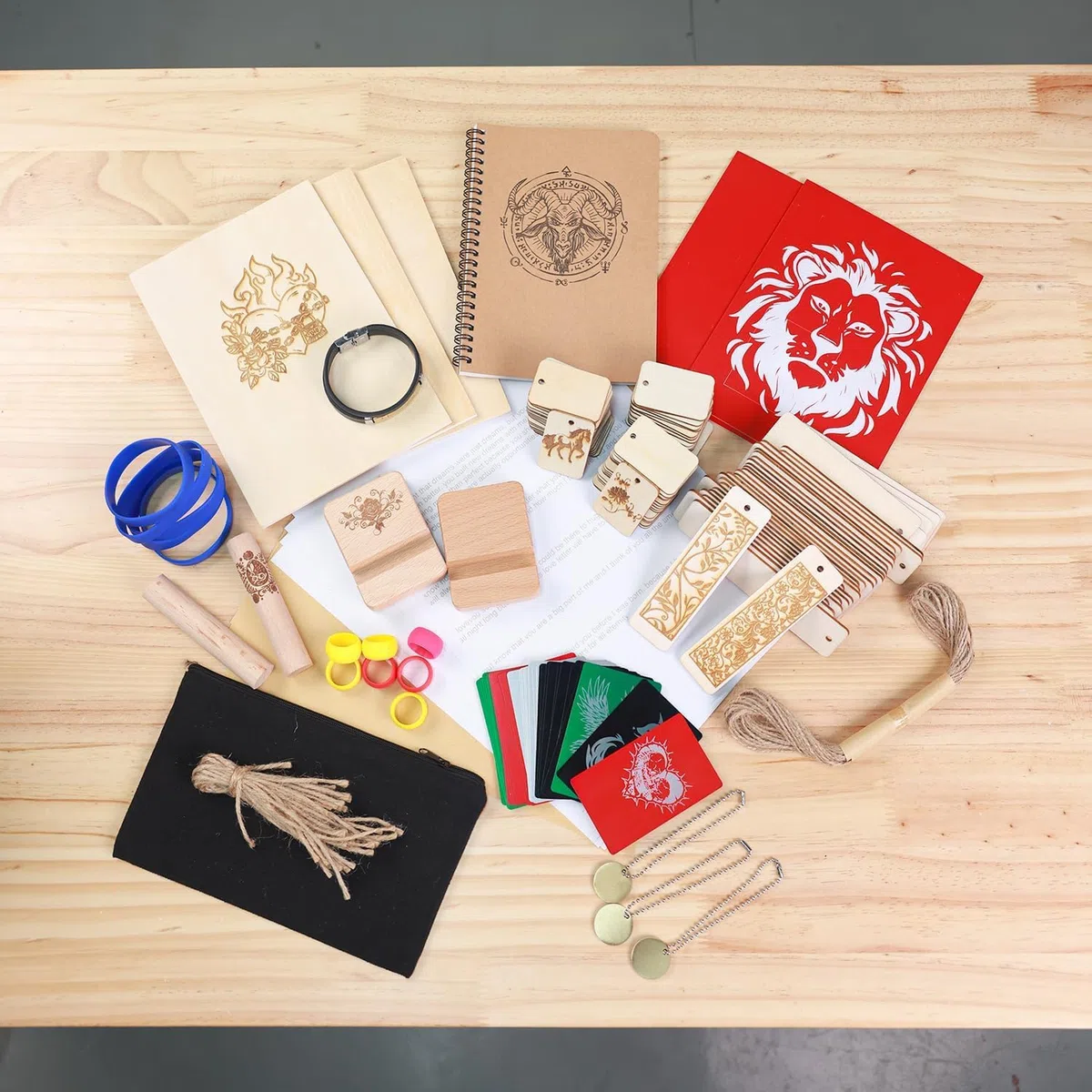 175-teiliges Laser-Gravur Material-Sortiment aus Holz, Metall & Acryl - DIY Starter Kit für Schlüsselanhänger, Hundemarken und Visitenkarten