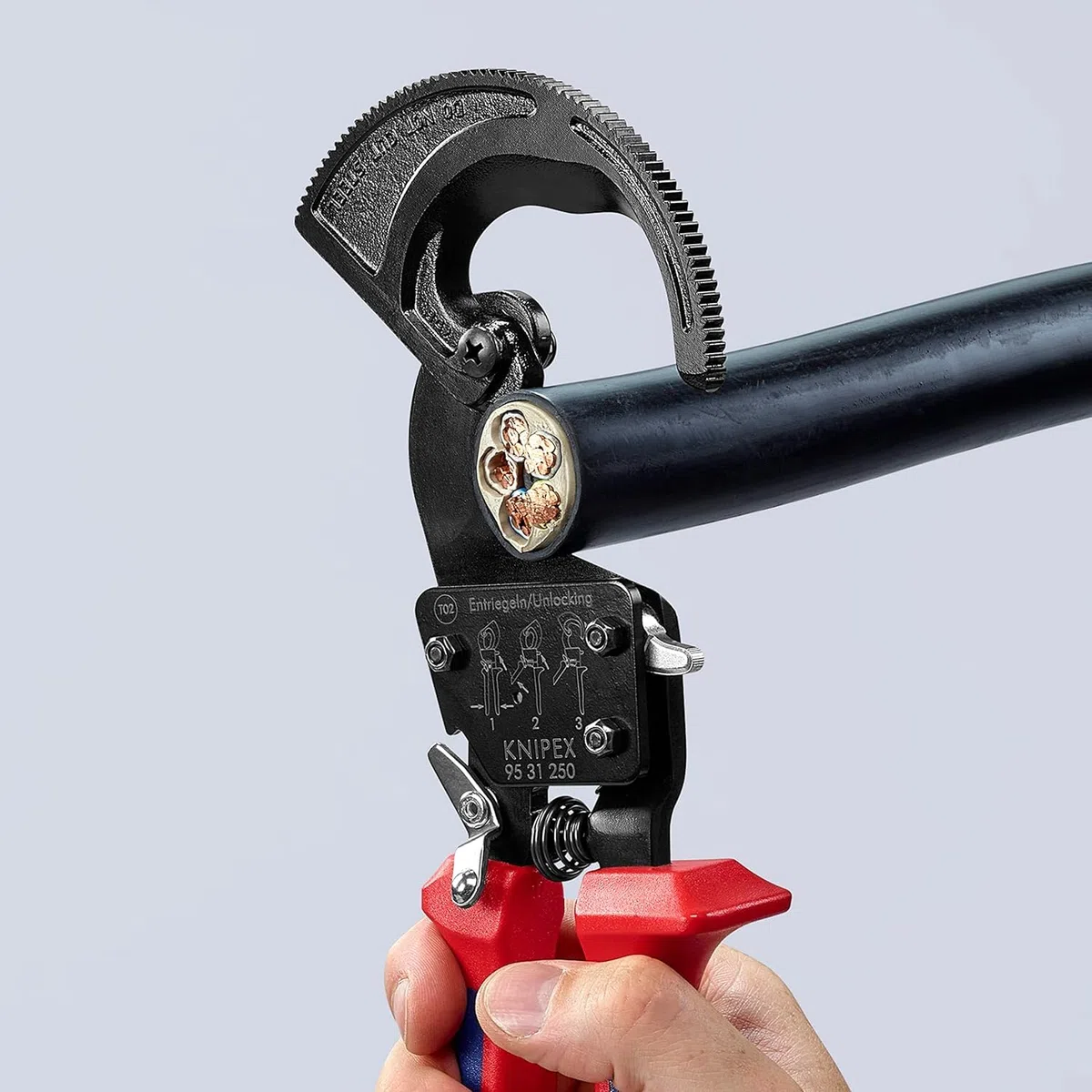 KNIPEX Kabelschneider (Ratschenprinzip) in Blister schwarz lackiert mit Mehrkomponenten-Hüllen 250 mm, 95 31 250