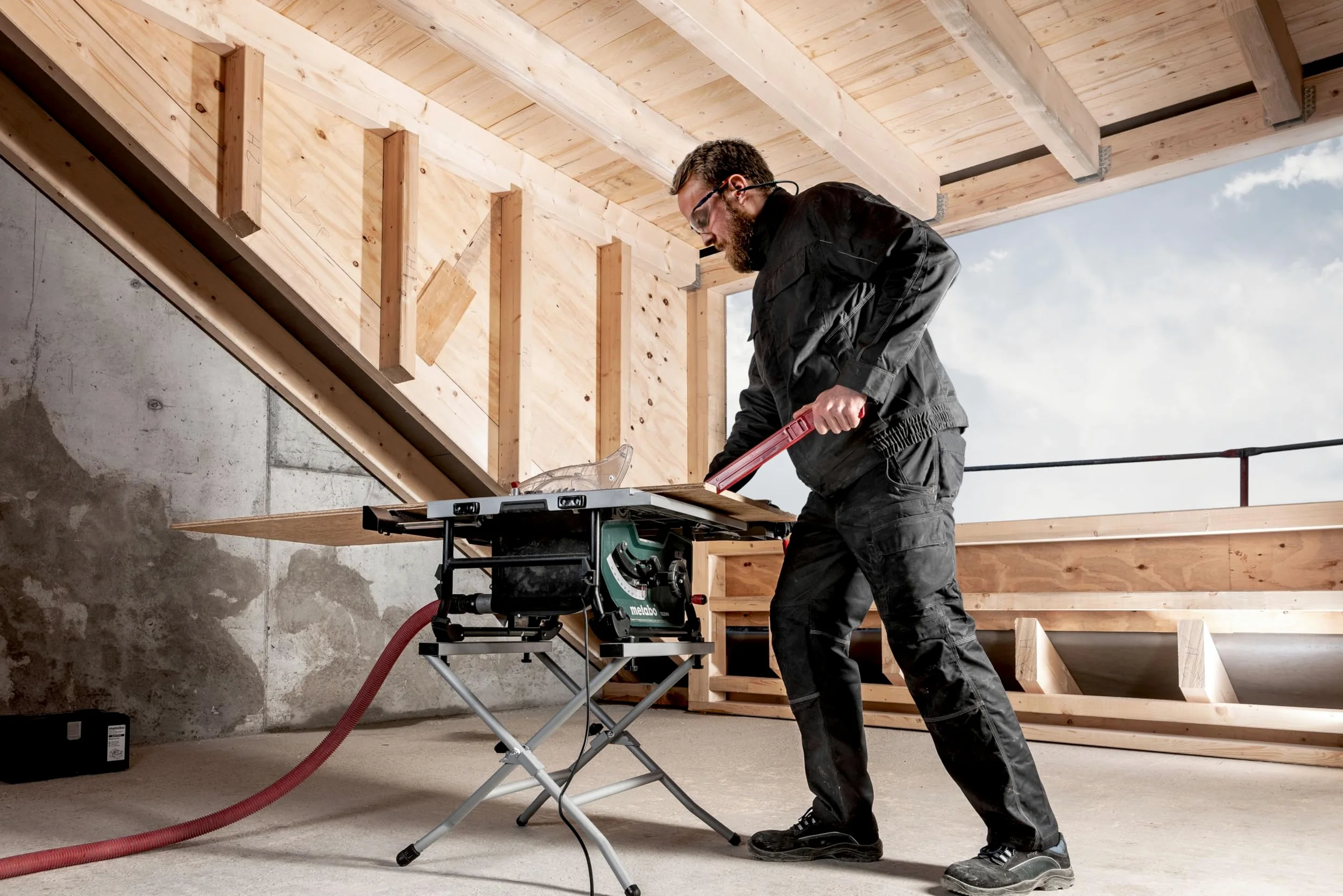 metabo Tischkreissäge TS 254 M, Mobile Kreissäge mit Ø 254 mm Sägeblatt | Kompakte Montagesäge mit 1500 W, Parallelanschlag, Winkelanschlag, Schiebestock, Tischverbreiterung und Sanftanlauf
