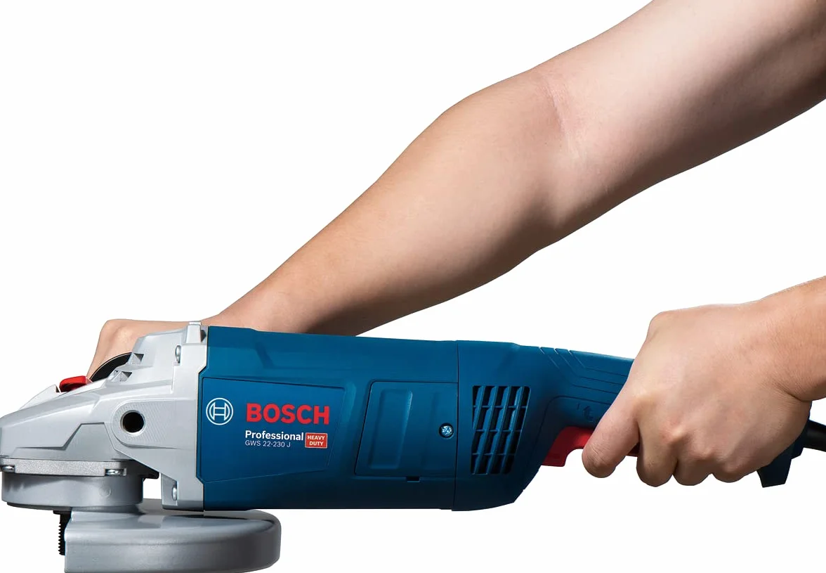Bosch Professional Winkelschleifer GWS 22-230 J (Leistung 2.200 Watt, inkl. Zweilochschlüssel, Aufnahmeflansch, Spannmutter, Abdeckschutz, Zusatzhandgriff)