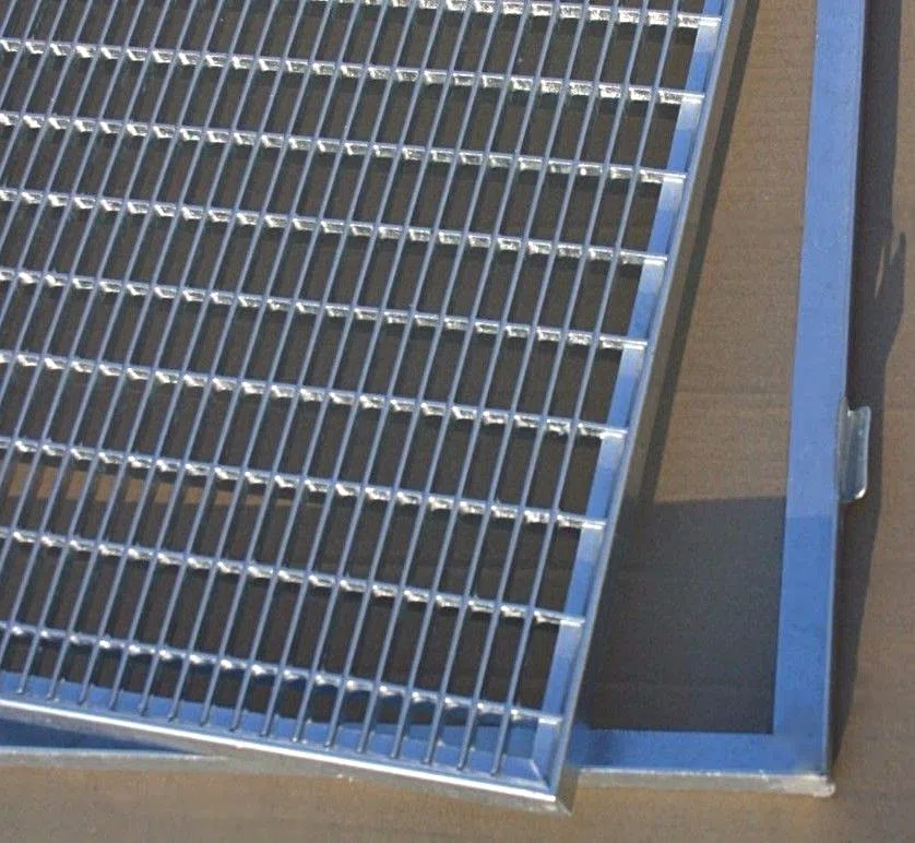 SPH Gitterrost verzinkt 400x600mm mit ZARGE Maschenweite 30x10mm Gesamthöhe 23mm