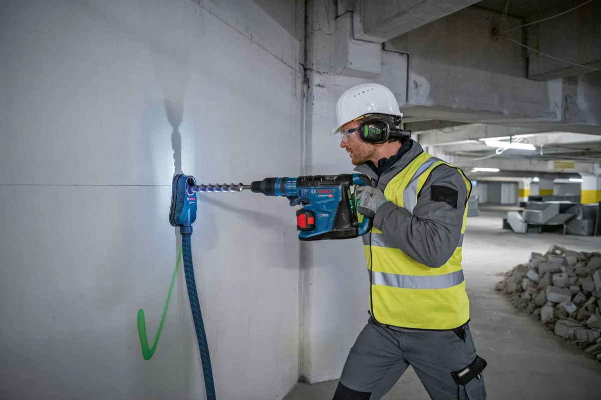Bosch Professional System 18 V: Akku-Bohrhammer BITURBO GBH 18V-40 C (SDS Max Griff, 9.0 J, L-Box)