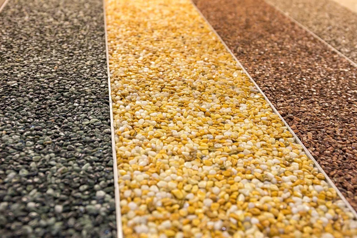 Steinteppich Epoxidharz Set Innen & Außen (ca. 56kg / 4-5m²) | 16 Farben | 50kg 2-4mm Marmorkies + 6L, 2K Epoxidharz Bindemittel | Für Balkon, Terrasse, Treppen, Garage