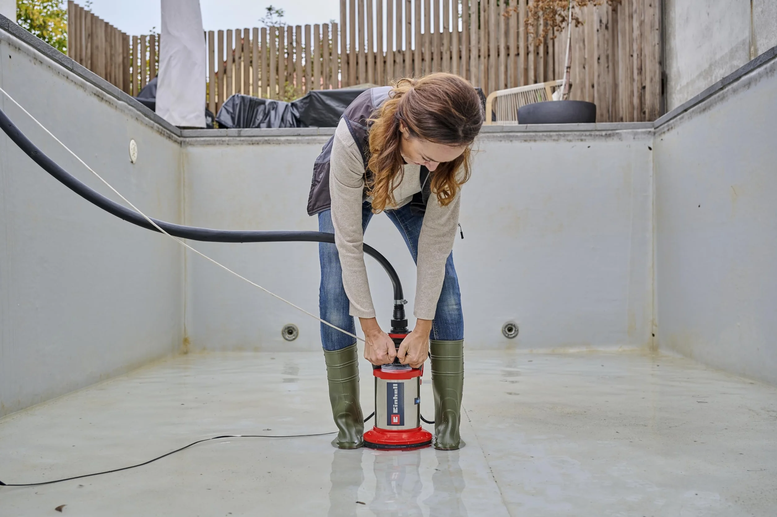 Einhell Schmutzwasserpumpe GE-DP 7535 N LL ECO 2-in-1 (750 W, bis zu Ø 35 mm Fremdpartikelgröße, max. 18.500 L/h Fördermenge, inkl. Quick-Connector & Universaladapter)