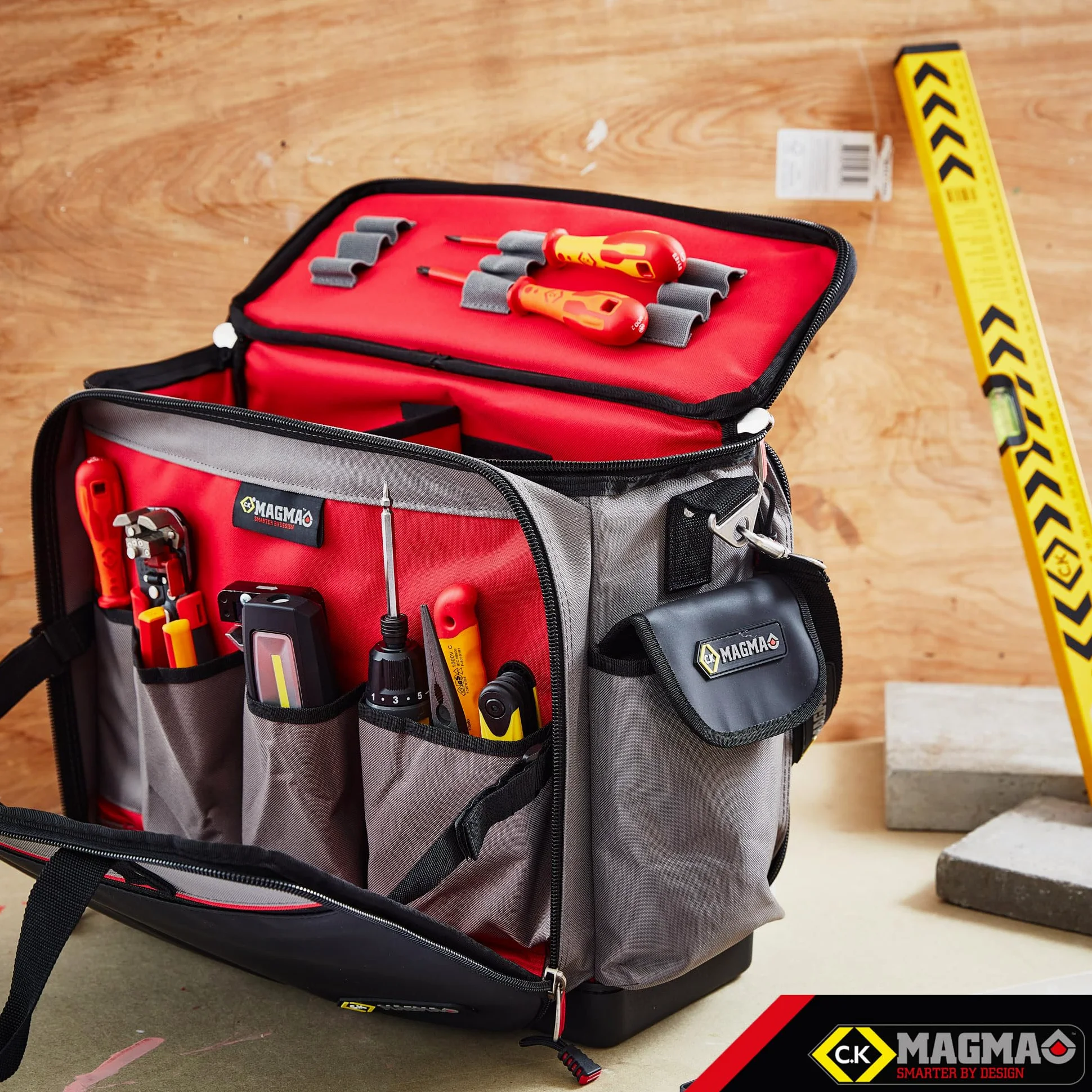 C.K Magma Werkzeugtasche Tech Tool Case Max, 50 Fächer, Laptopfach, extra breites Hauptfach, wasserdichter Gummiboden, robuste Werkzeug Aufbewahrung für Elektriker, Techniker und Handwerker, CK MA2639
