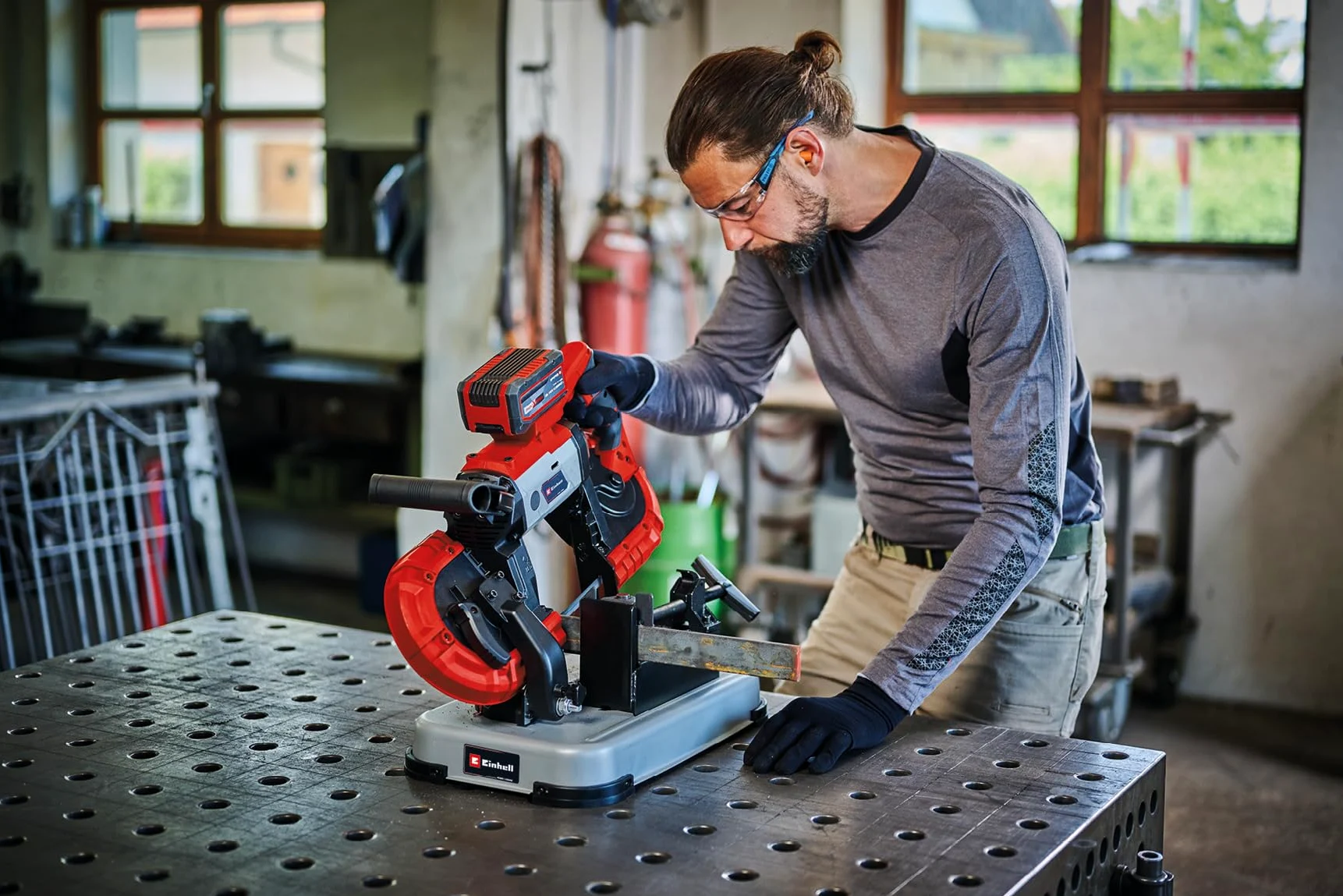 Einhell Akku-Bandsäge TE-MB 18/127 U Li-Solo Power X-Change (18 V, 115 mm Schnitthöhe, 127 mm Schnittbreite, Untergestell, LED-Licht, inkl. 2x Sägeband, ohne Akku)