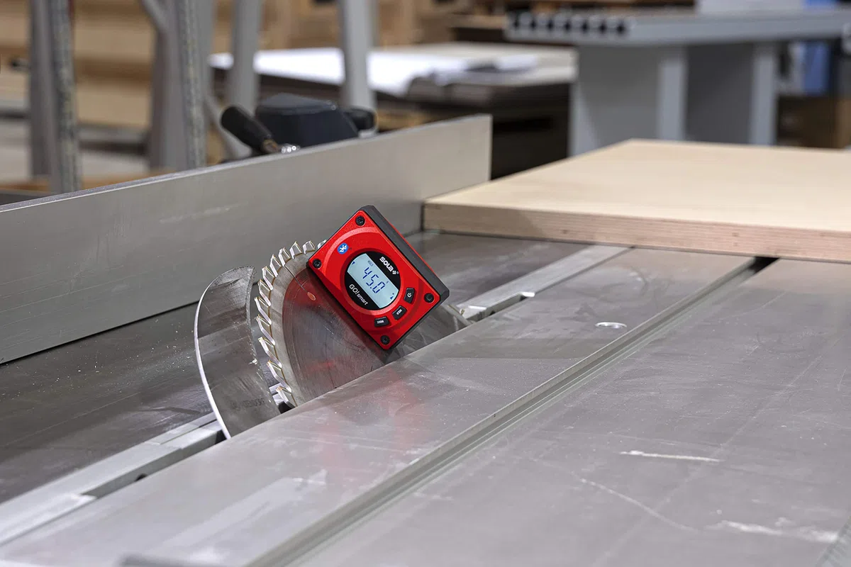 SOLA - GO! smart - Winkelmesser digital mit Bluetooth - digitale Wasserwaage mit LCD - Fernsteuerung über Smartphone und App - Neigungsmesser magnetisch mit V-Nut - bevel box magnetic - IP54