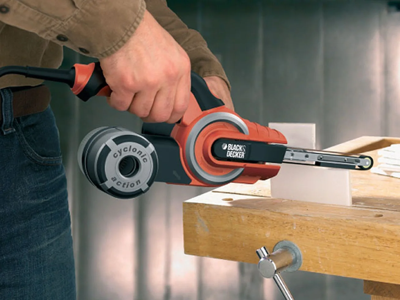 BLACK+DECKER Bandschleifer KA902EK-QS – für Holz, Metall, Stein, mit Absaugvorrichtung, ideal für schwer zugängliche Stellen