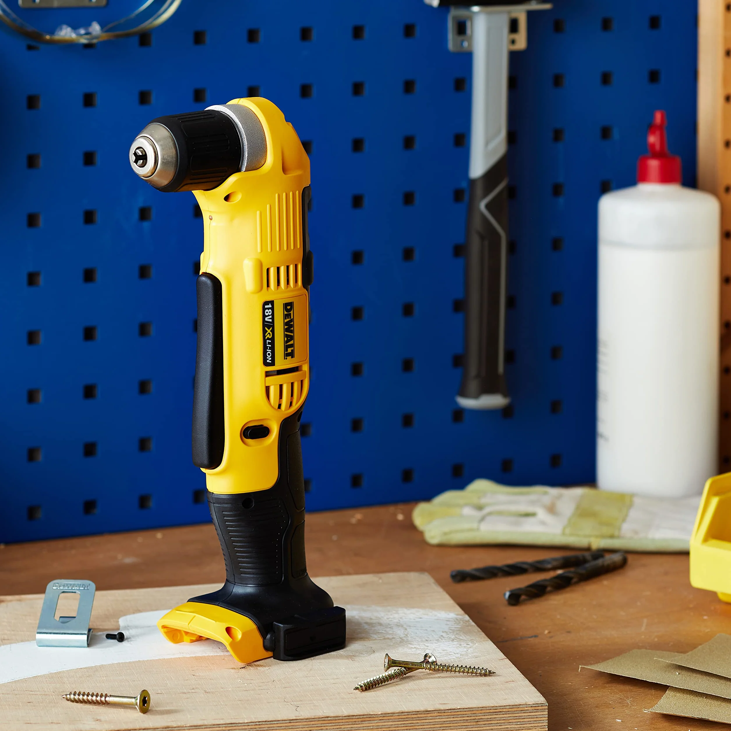 DEWALT 18 Volt Akku-Winkelbohrmaschine (2-Gang Getriebe, elektronische Drehzahlregulierung, Motorbremse, großer Paddelschalter, LED-Leuchte, max. Drehmoment 33 Nm, ohne Akku & Ladegerät), DCD740N-XJ