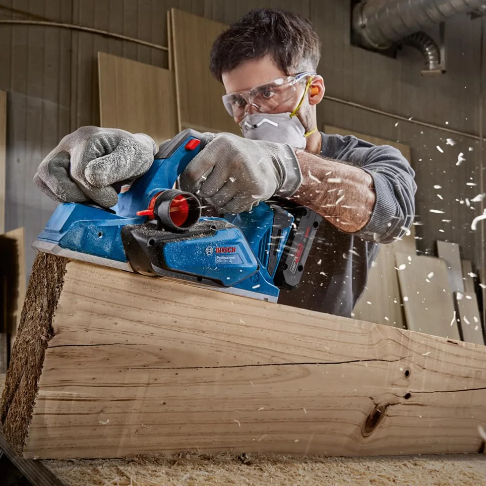 Bosch Professional 18V System Akku Hobel GHO 18V-26 (bürstenloser Motor, inkl. Staubbeutel, Parallelanschlag, 1x Wood Razor Wendemesser, L-BOXX, ohne Akku/ Ladegerät)