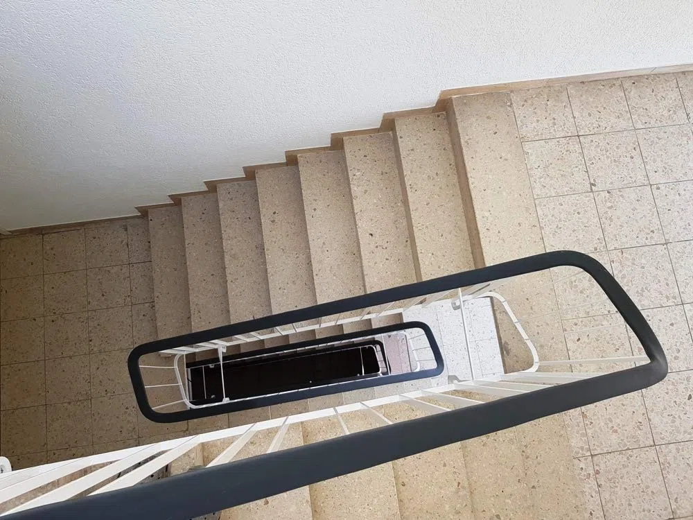 ProfiPVC Handlauf aus PVC 40x8mm 5 Meter Treppengeländer aus Gummi Schutz für Treppenhandlauf für innen und außen Geländer Kunststoffhandlauf, Anthrazit