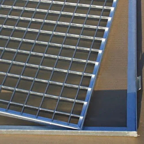 SPH Gitterrost verzinkt 500x500mm mit ZARGE Maschenweite 30x30mm Gesamthöhe 33mm