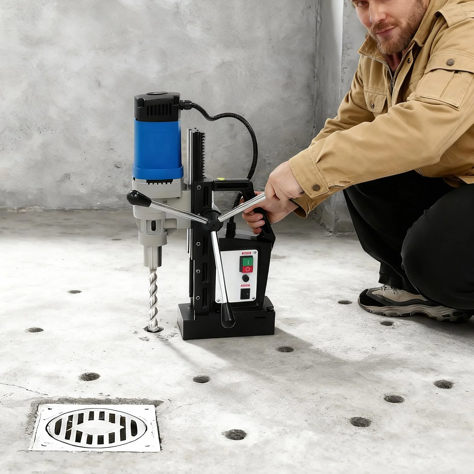1680W Industrielle Magnetbohrmaschine Professionelles Magnetbohrgerät Komplettset mit Zubehör und Ersatzsicherungen für maximale Arbeitssicherheit auf Baustellen