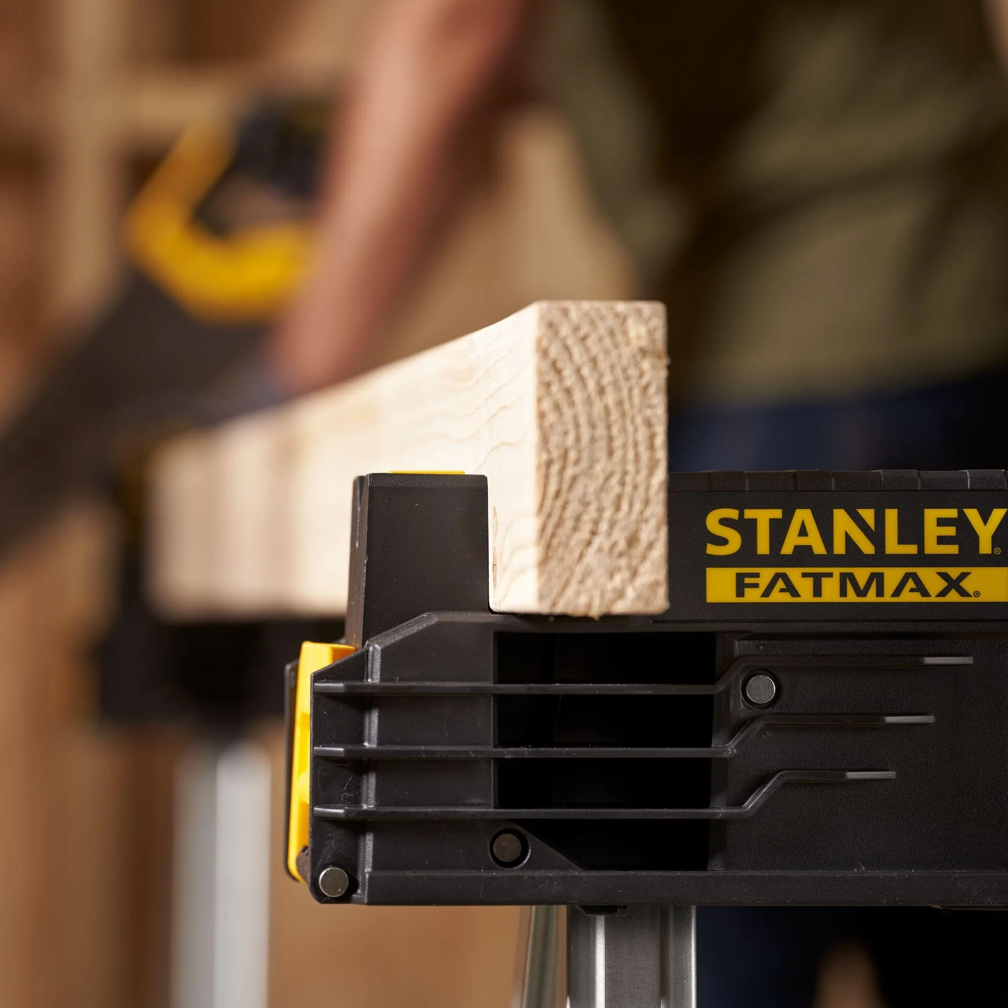 Stanley - FatMax Unterstellböcke (aus Metall, mit klappbaren Metallbeinen, bis 900 kg belastbar, mit V-förmiger Nut, geeignet für Einhandzwingen, 2 Stück) FMST1-75763