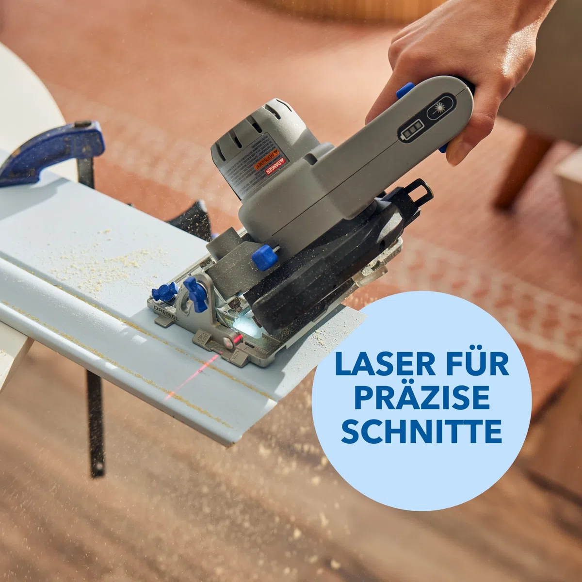 Dremel Blueprint Bürstenlose 12V Akku-Mobile Sägestation mit 1x Kompakt-säge, 1x Sägetischkoffer, 1x 2.0 Akku + Ladegerät, 1x Multi Material Kreissägeblatt, 2x Schraub-zwingen, Mehrere Schnitt-Arten