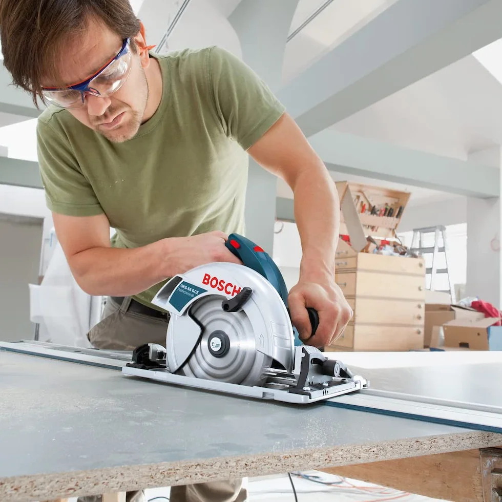 Bosch Professional Führungsschiene FSN 800 (800mm Länge, kompatibel mit Bosch Professional GKS Kreissägen G-Modellen, GKT Tauchsägen, bestimmten GST Stichsägen + GOF Fräsen mit Adapter)