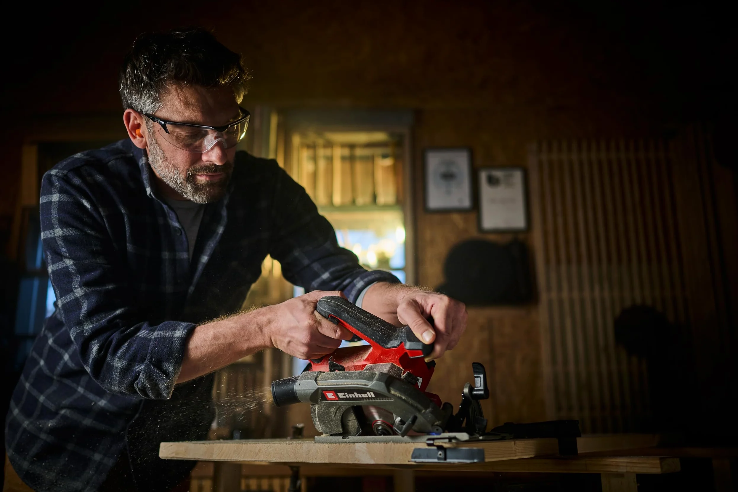 Einhell Akku-Handkreissäge TE-CS 18/165-2 Li - Solo Power X-Change (18 V, Ø 165 mm Sägeblatt, 57 mm Schnitttiefe, werkzeuglose Einstellung, LED, ohne Akku)