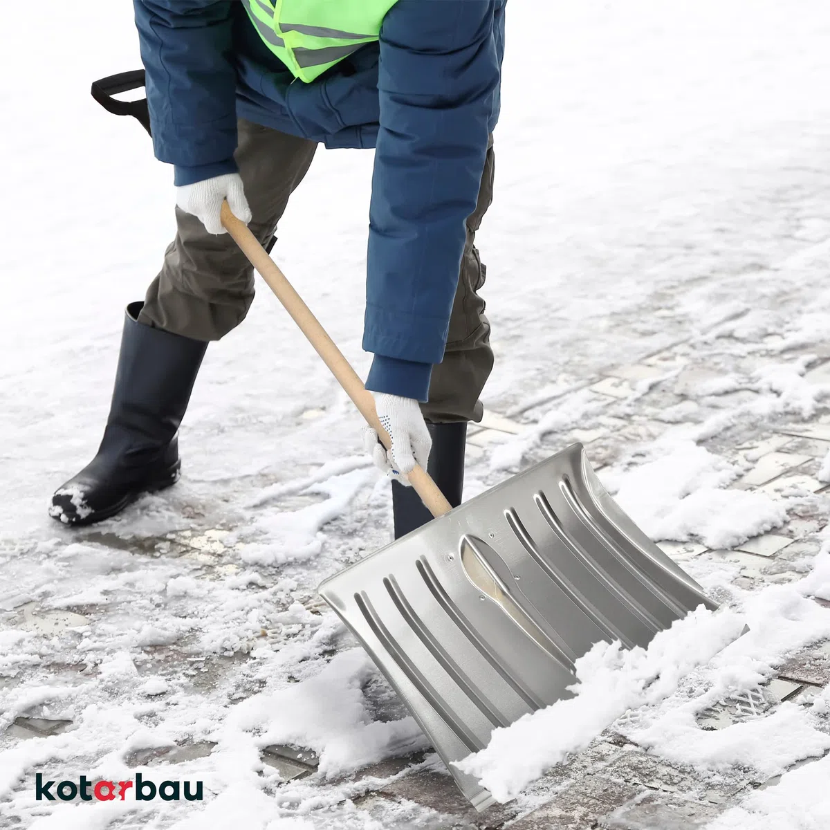 KOTARBAU® Schneeschaufel Schneeschieber 50cm mit Holzstiel Verstärkt Aluminium Schild mit Ergonomischem Griff 139 cm
