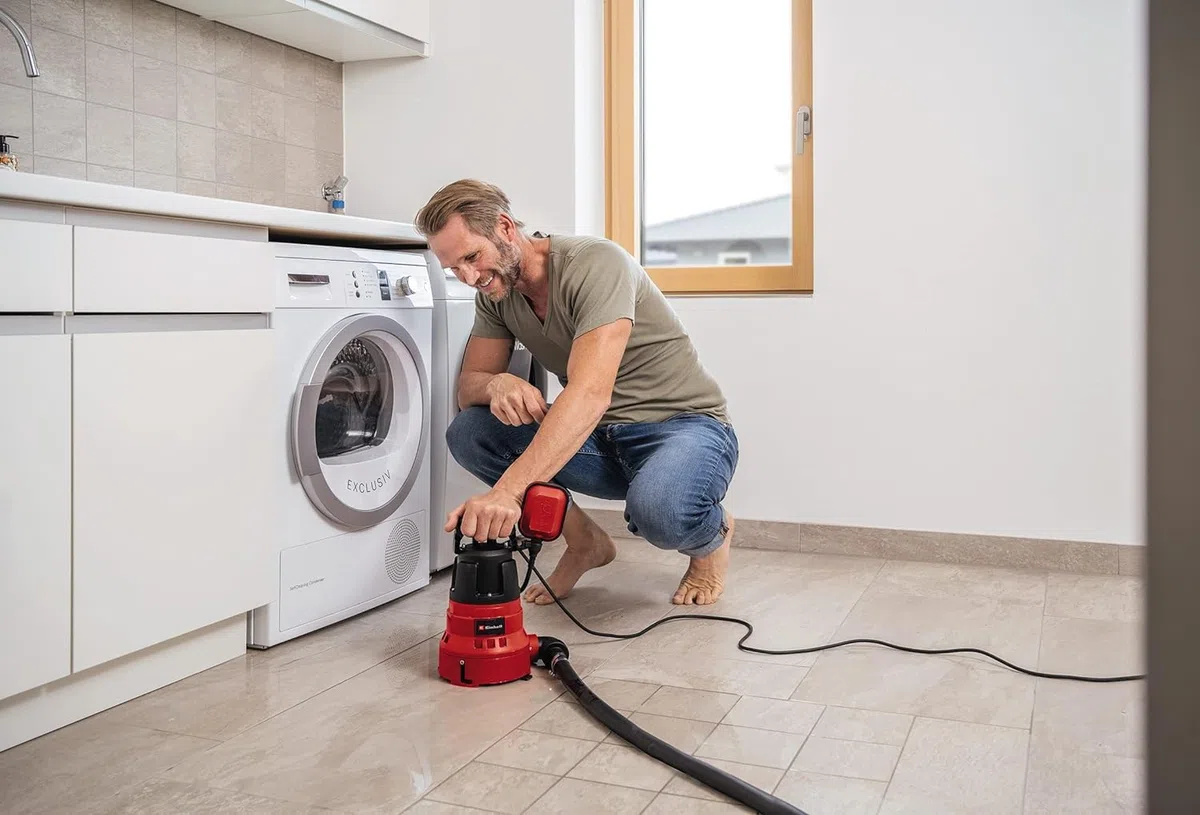 Einhell Schmutzwasserpumpe GC-DP 7035 LL (700 W, flachabsaugend bis 1 mm, Fördermenge 16.000 L/h, 0,8 bar, Eintauchtiefe 7 m, verstellbar für Schmutz- & Klarwasser)