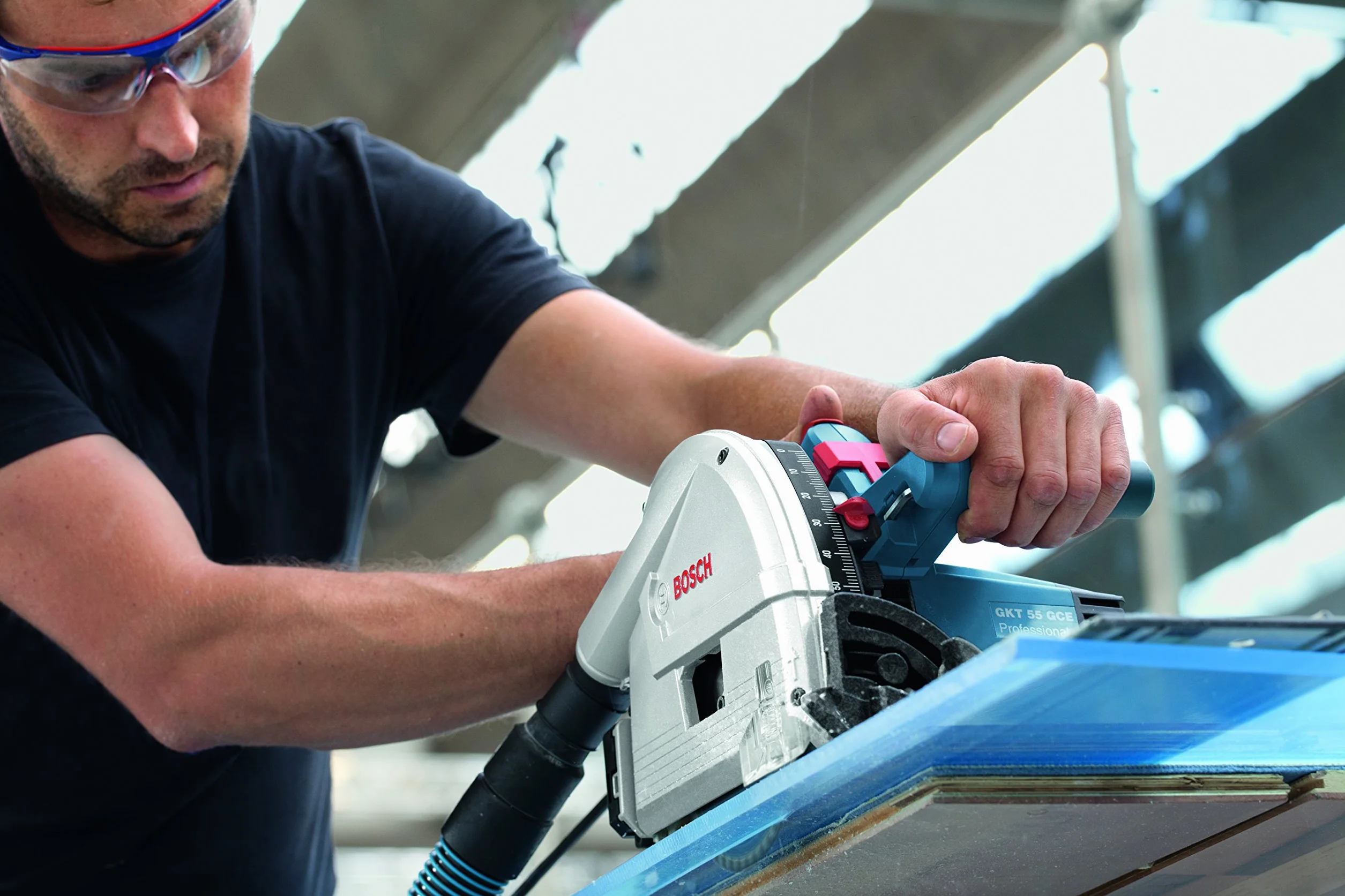 Bosch Professional Tauchsäge GKT 55 GCE (Leistung 1.400 Watt, inkl. Sägeblatt-Ø: 165mm, inkl. Kreissägeblatt für Holz, Einlage, L-BOXX)