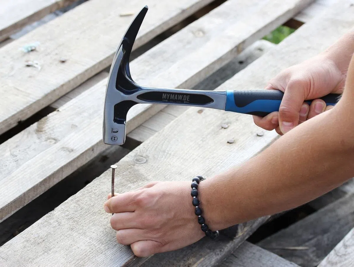 Profi Latthammer geschmiedet mit Anti Shock Funktion Lattenhammer Ganzstahl Hammer mit Magnet Dachdecker Zimmermann
