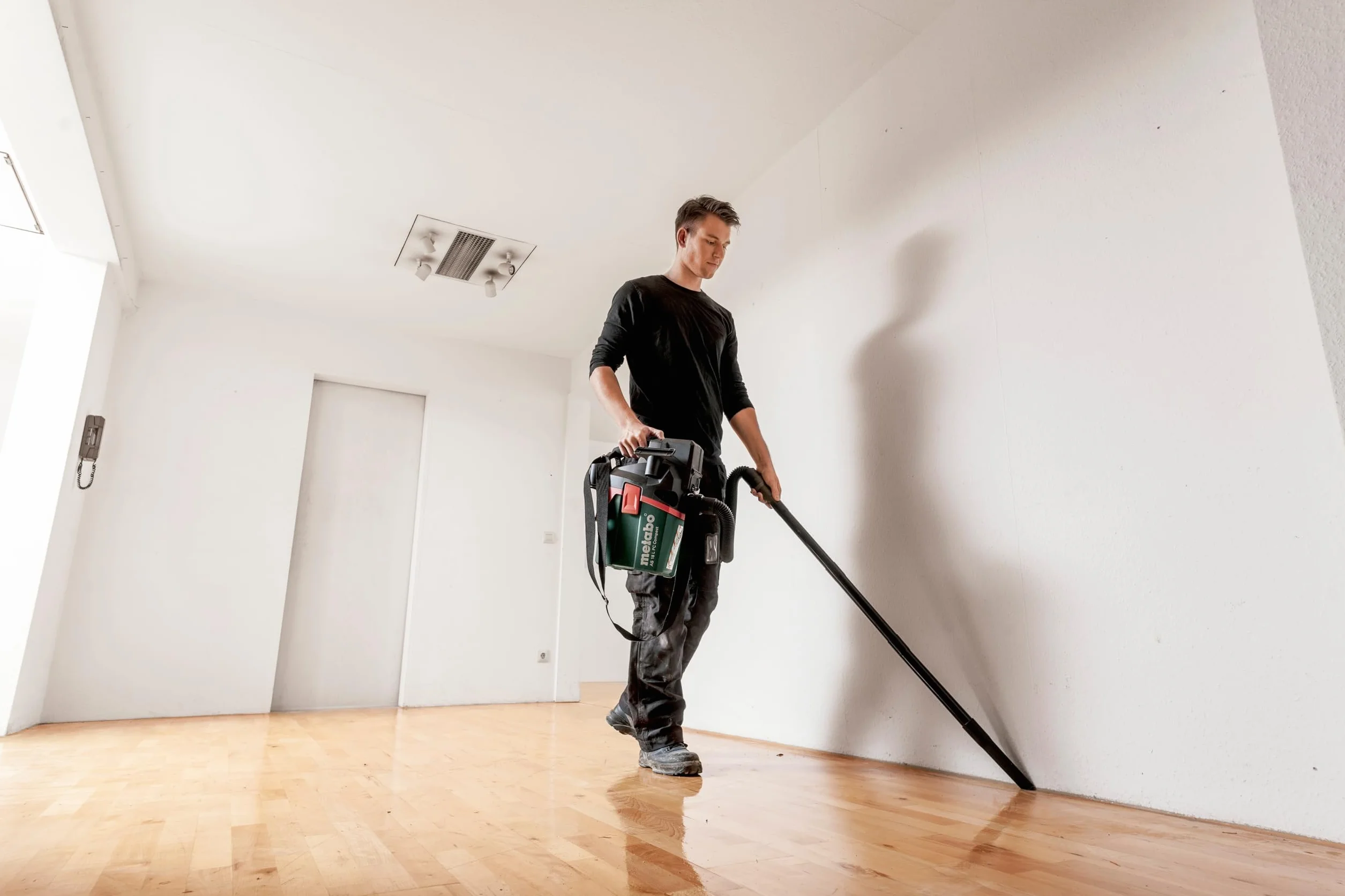 metabo Akku-Sauger AS 18 HEPA PC Compact, 18V Nass- und Trockensauger | Mobiler Mehrzwecksauger mit HEPA-Filter, Blasfunktion und Stretch-Schlauch. Lieferung ohne Akku und Ladegerät.