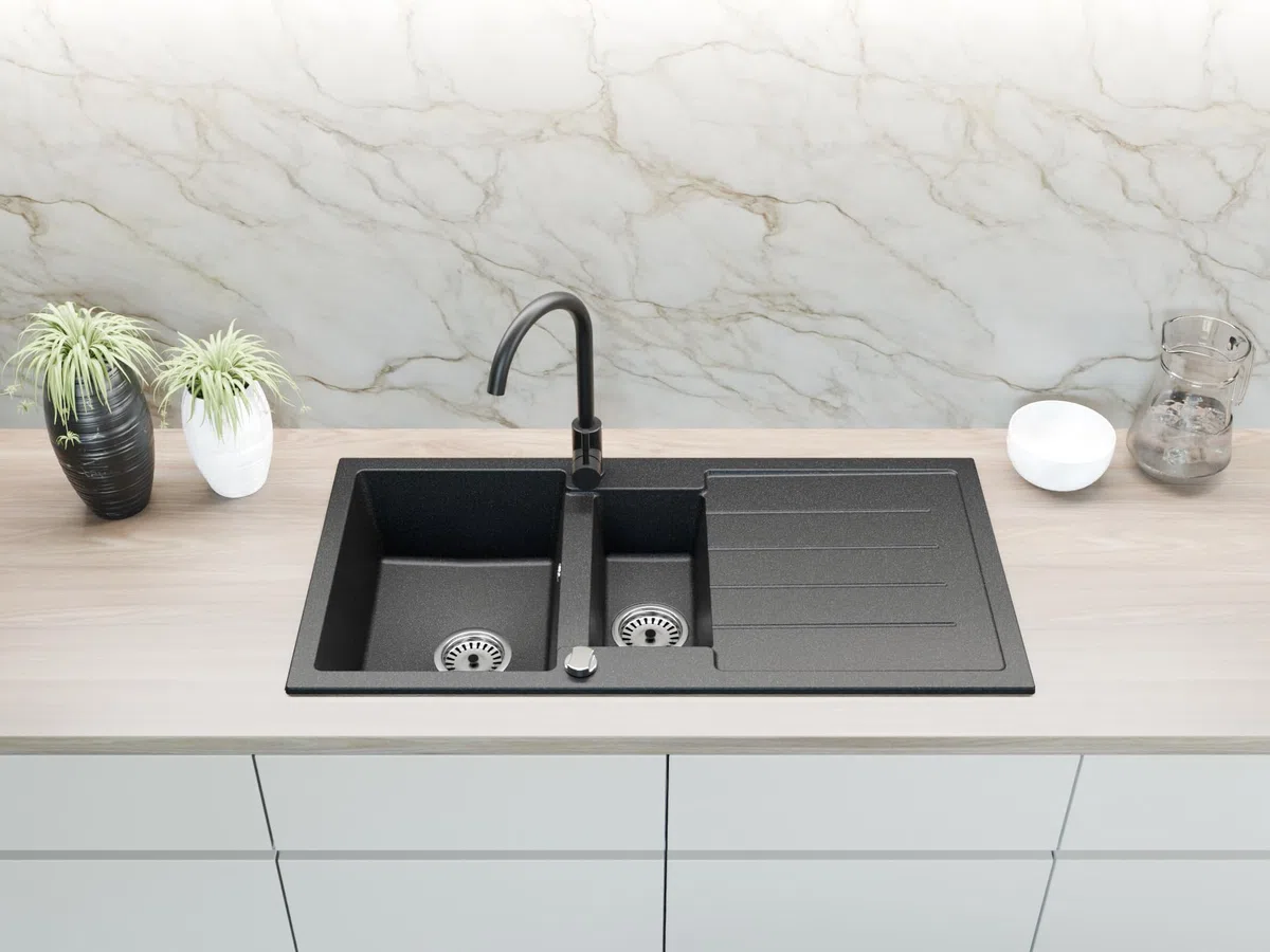 Faizee Home | Granitspüle 100x50 cm – 1,5 Becken mit Abtropffläche | beidseitig montierbar, kratzfest & hitzebeständig | inkl. Armatur & Siphon-Set (Aqua Twist, Schwarz Gesprenkelt)