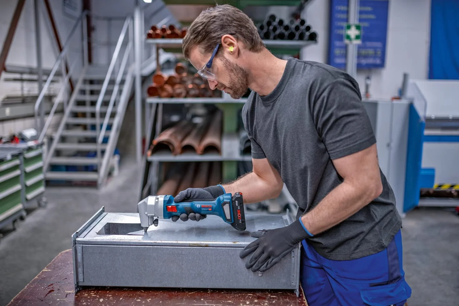 Bosch Professional 18V System Akku Nager GNA 18V-16 E (Leistung 700 W, bürstenlose Motortechnologie, ohne Akku/Ladegerät)