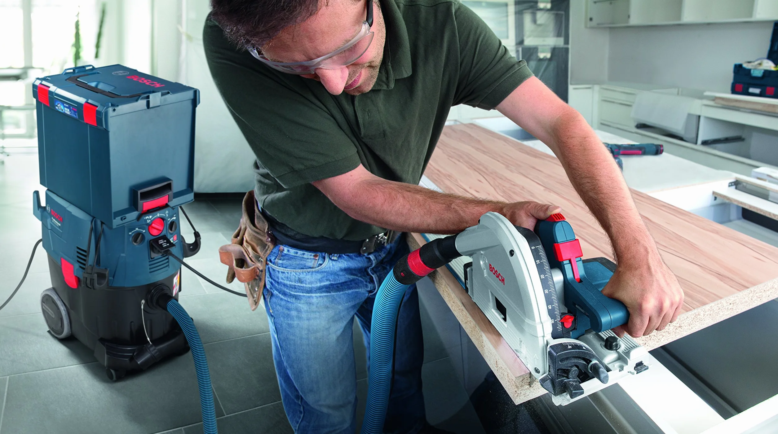 Bosch Professional Tauchsäge GKT 55 GCE (Leistung 1.400 Watt, inkl. Sägeblatt-Ø: 165mm, inkl. Kreissägeblatt für Holz, Einlage, L-BOXX)