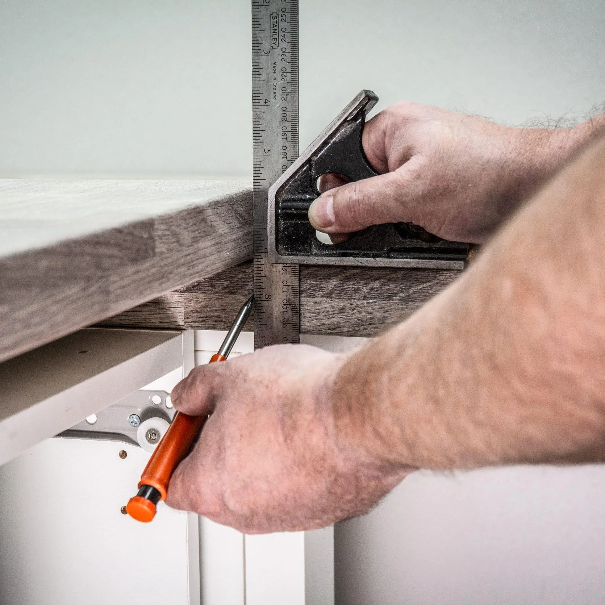 Trend KWJ700/PRO Küchenarbeitsplatten-Schablone für Mason-Mitre-Verbindungen, bis 700 mm Plattenbreite, Frontkanten-Ausrichtung ohne Einstellstifte, für präzise Eckverbindungen, KWJ700/PRO