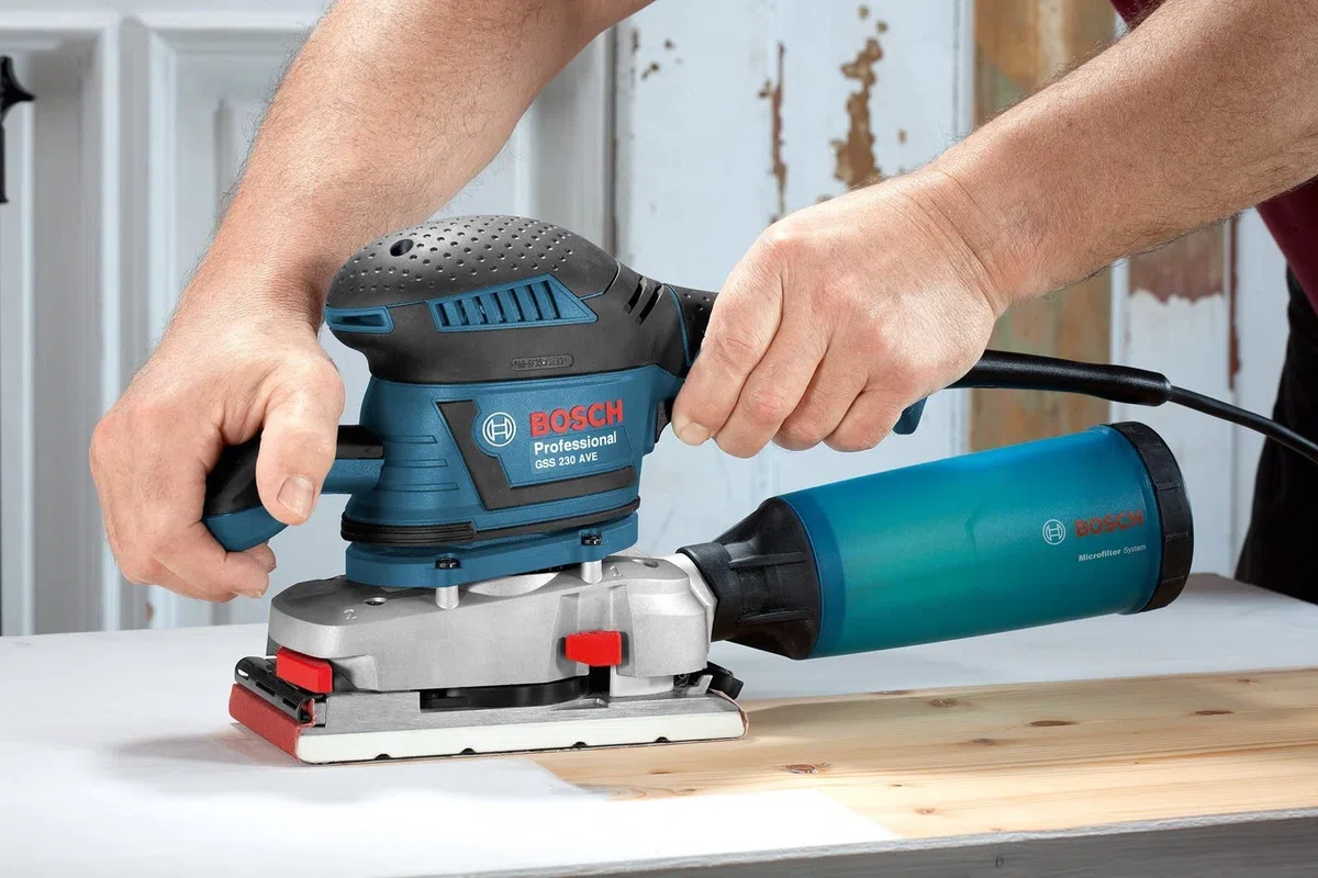 Bosch Professional GSS 230 AVE (300 Watt, Zusatzhandgriff, 3x Schleifblatt für Holz, in L-BOXX 238), 0601292801