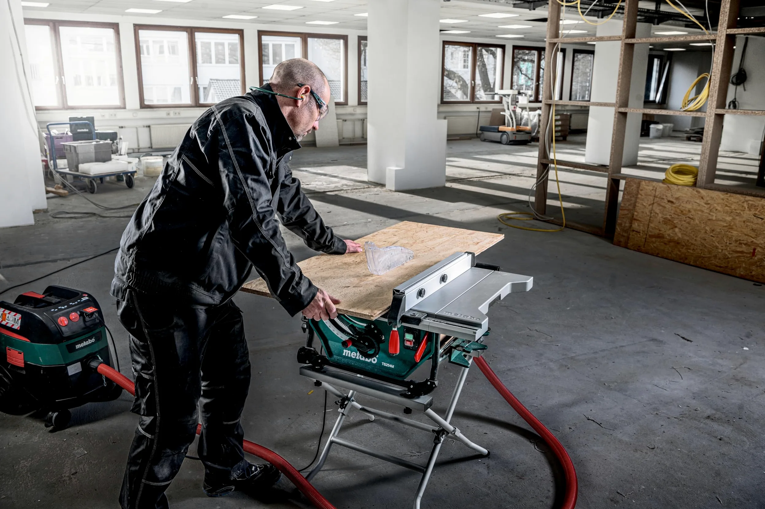 metabo Tischkreissäge TS 254 M, Mobile Kreissäge mit Ø 254 mm Sägeblatt | Kompakte Montagesäge mit 1500 W, Parallelanschlag, Winkelanschlag, Schiebestock, Tischverbreiterung und Sanftanlauf