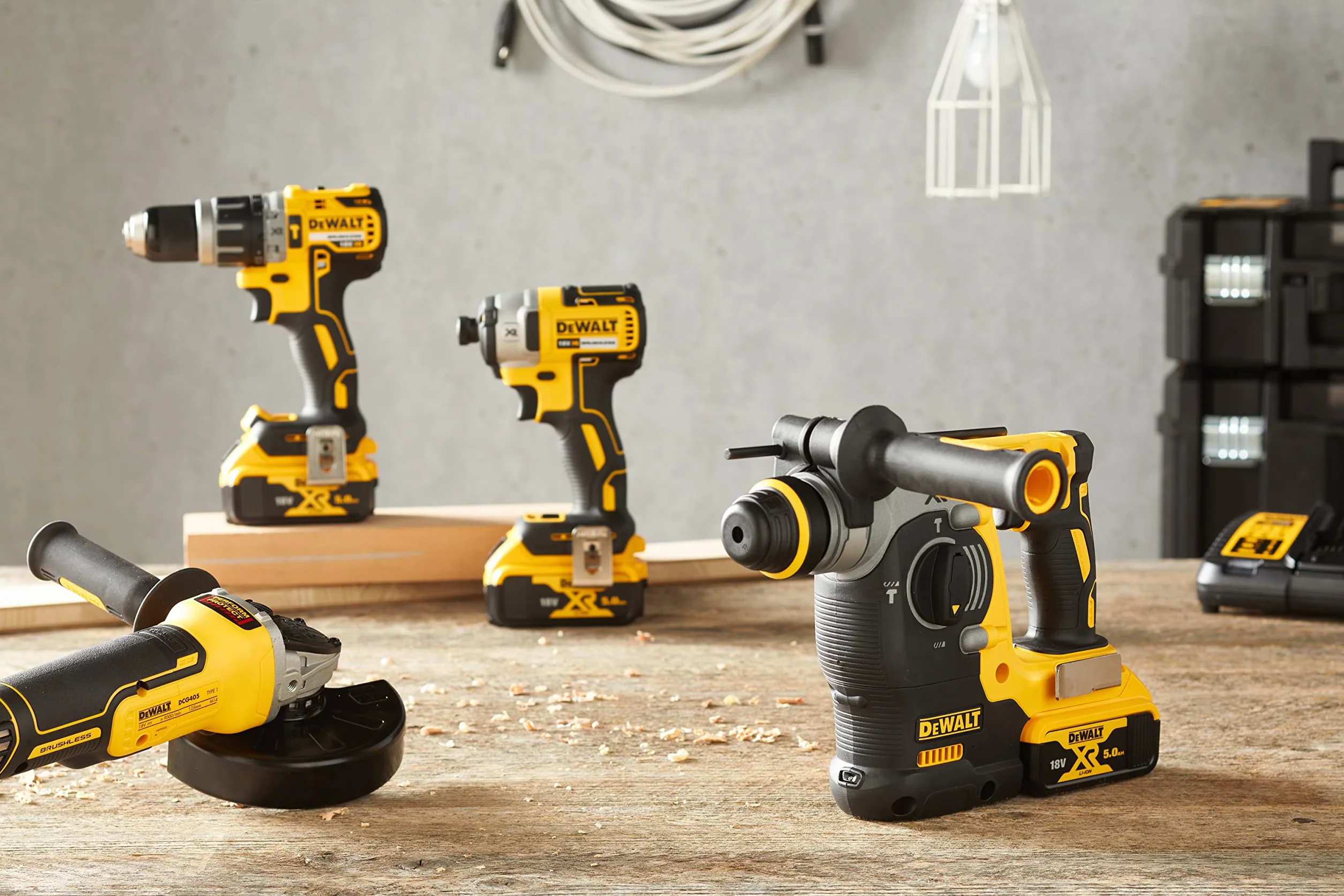 DEWALT 18V XR bürstenloses Set - 3 x 5Ah (4 Stück), DCK422P3T-QW