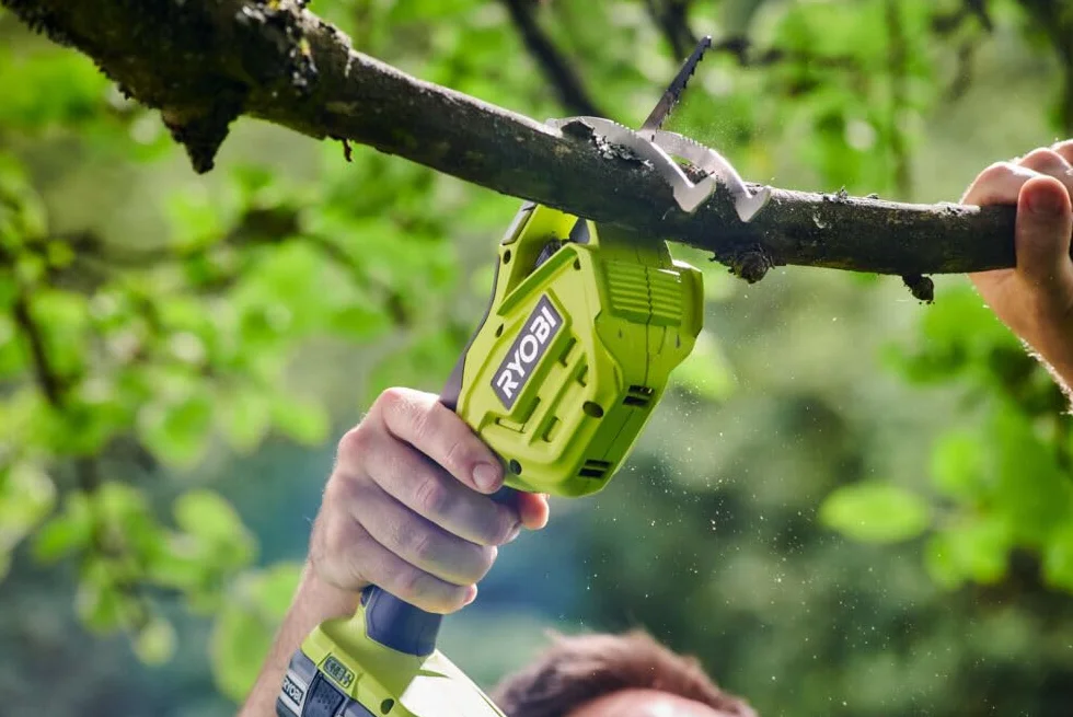 RYOBI 18 V ONE+ Akku-Astsäge RY18PSA-0 (Sägeblattlänge 15 cm, 80mm Schneidekapazität, ohne Akku und Ladegerät)