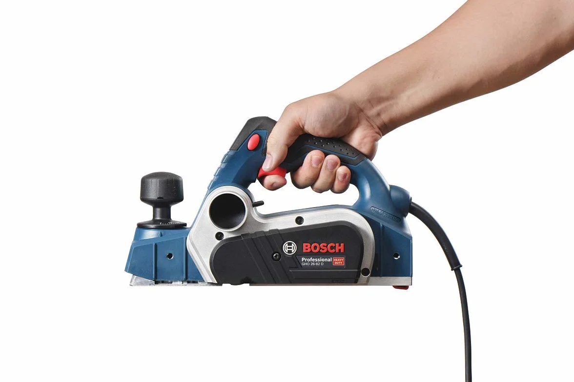 Bosch Professional Hobel GHO 26-82 D (Leistung 710 Watt, inkl. Parallelanschlag, Sechskantstiftschlüssel SW 2,5, Stoffstaubbeutel, Handwerkoffer)