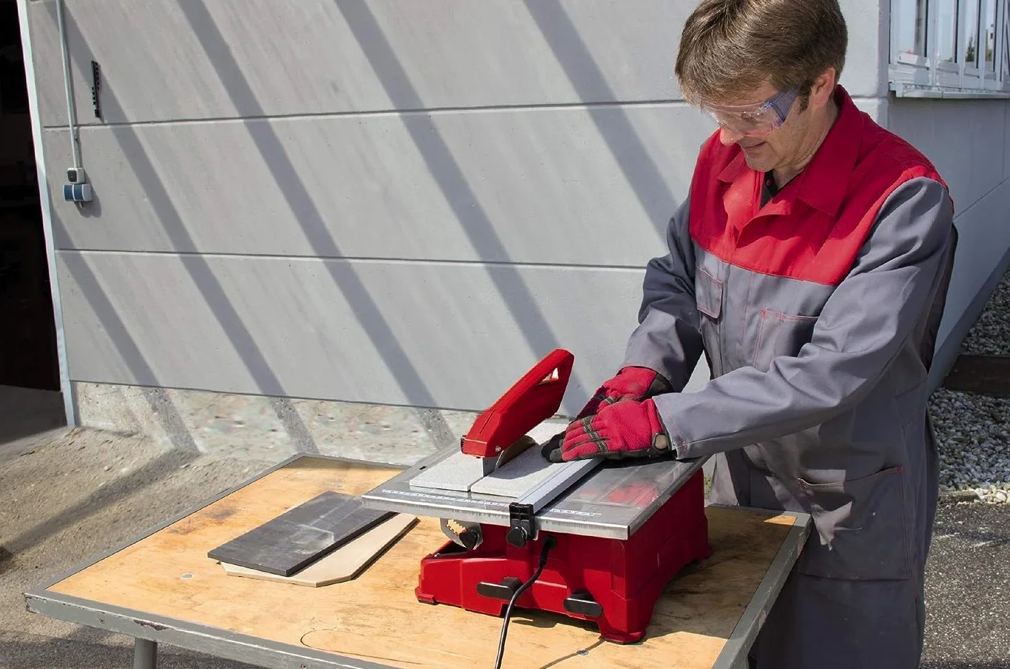 Einhell Fliesenschneidmaschine TC-TC 800 (800 W, 2.950 min-1, neigbarer Edelstahltisch mit Winkelskala, verstellbarer Winkelanschlag, Parallelanschlag mit Skala, inkl. Diamanttrennscheibe Ø 180)