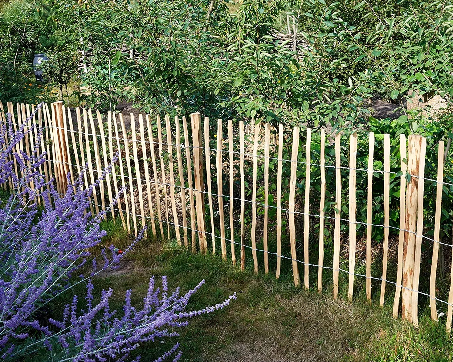 BOGATECO 6 x Haselnuss Staketenzaun Pfosten | Höhe 120 cm | Angespitzte Holz-Pfahl | 6-teiliges Set | Zaunpfosten Hozpflock Holzzaun Zaunpfähle Holzpfosten rund| Holzpfahl für Bauernzaun Gartenzaun