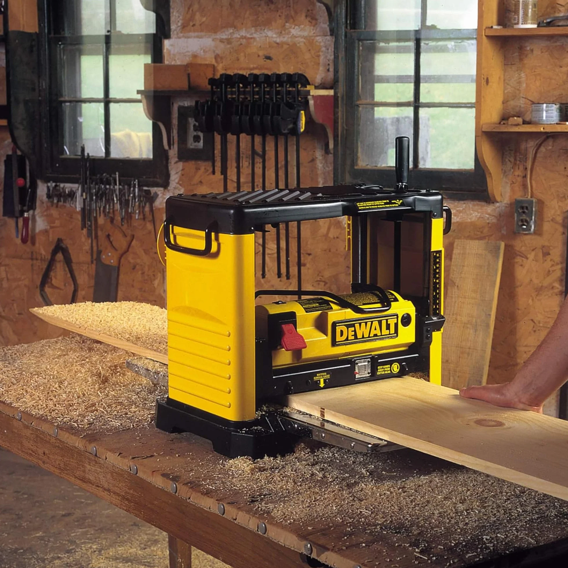 DEWALT DW733-QS - Cepillo de Regrueso Portátil 1.800 W, Schwarz, 52 x 31 x 44.5 cm