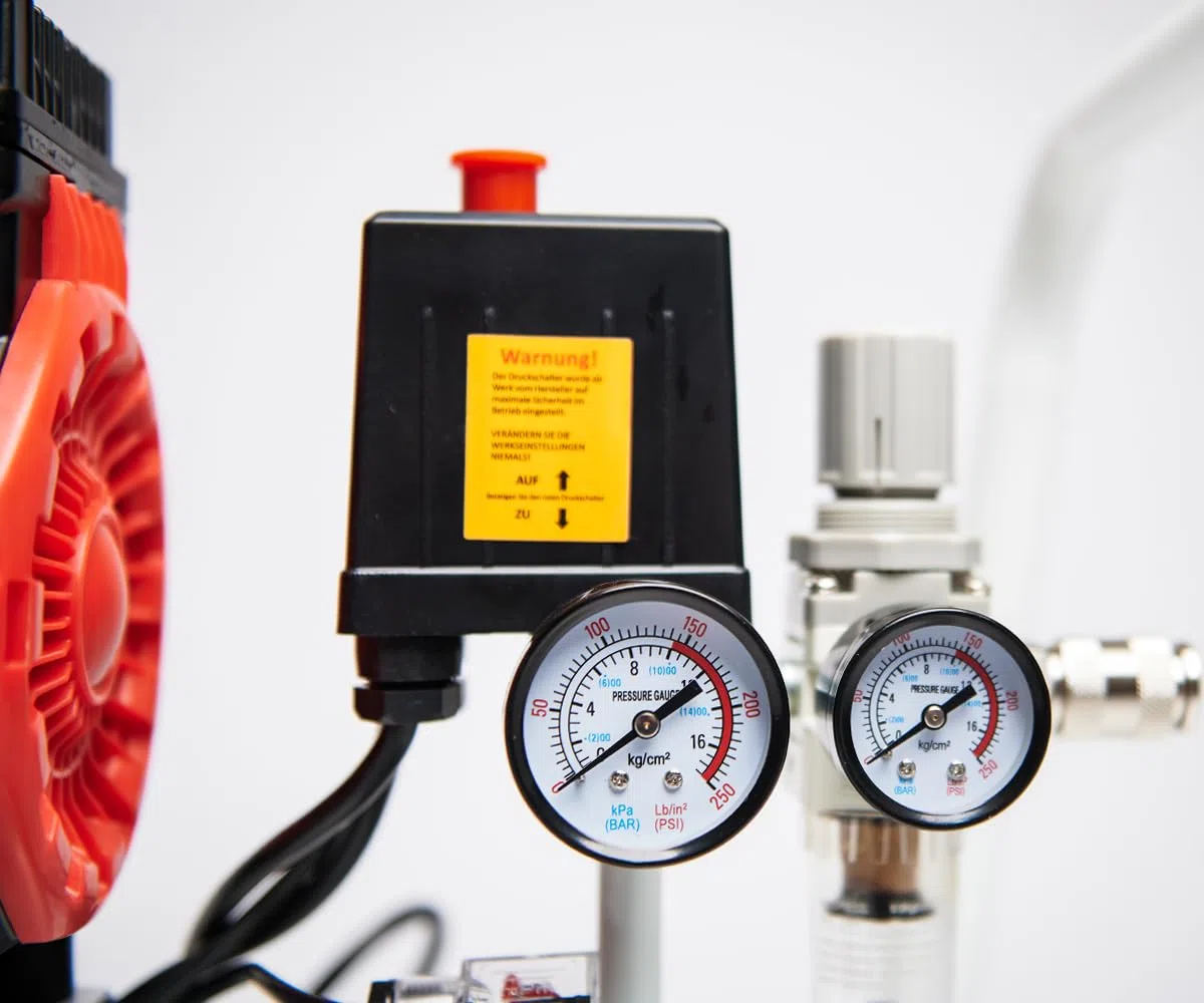 Starkwerk Flüsterkompressor Druckluftkompressor Kompressor Silent 69 dB SW 425/10 Pro Ölfrei 10 Bar 50 Liter Kessel 1100 Watt inklusive Druckminderer und Wasserabscheider