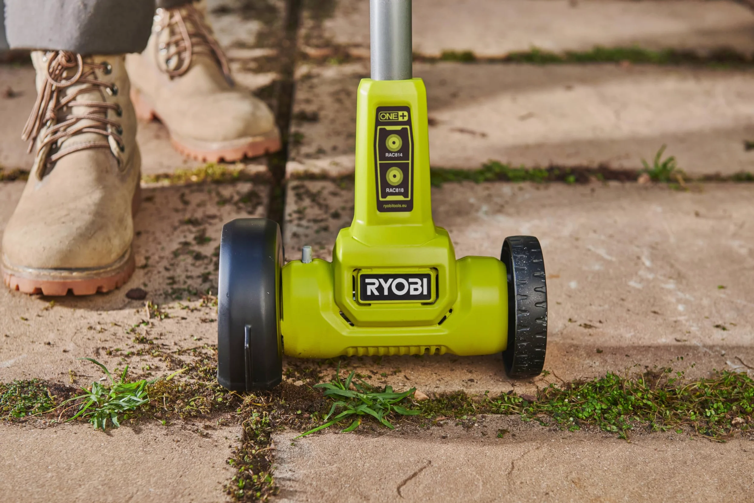 RYOBI 18 V ONE+ Akku-Fugenreiniger RY18PCC-120, mit Drahtbürste, inkl. 1x 2,0 Ah Akku und Ladegerät