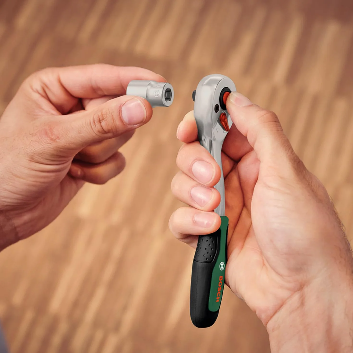 Bosch Ratschen Set 1/4" + 1/2", 57-teilig (Zwei robuste Ratschen; 55 Zubehöre; Hohes Drehmoment; Verriegelungsknopf; Intuitiver Richtungswechsel; Gebogener Hals; Ergonomischer Softgrip; Tragekoffer)