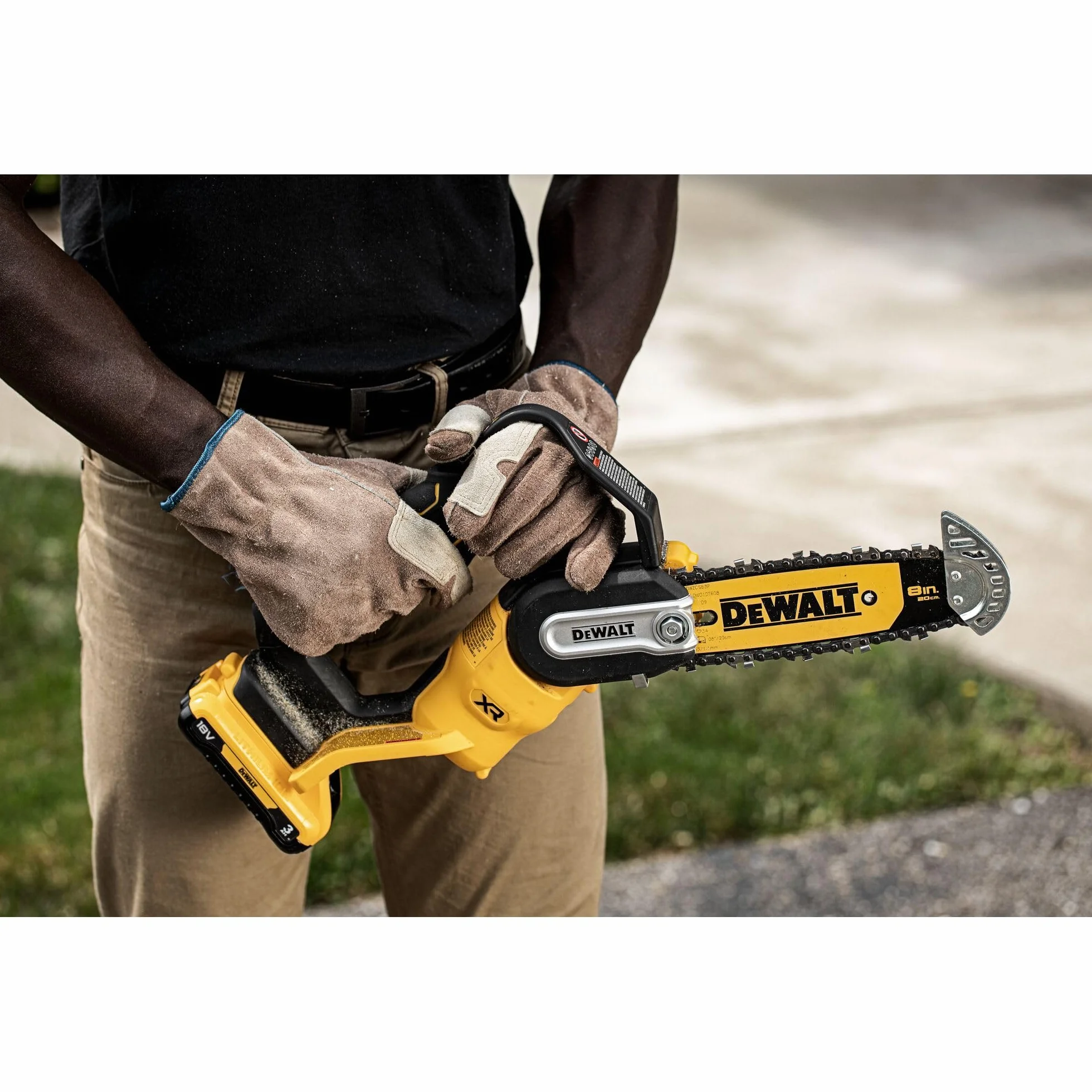 DEWALT 18 Volt Akku-Astsäge (20 cm Schwert, bürstenloser Motor, automatische Kettenschmierung, Metallschutz an Schwertspitze, seitliche Kettenspannung, Lieferung ohne Akku & Ladegerät), DCMPS520N-XJ