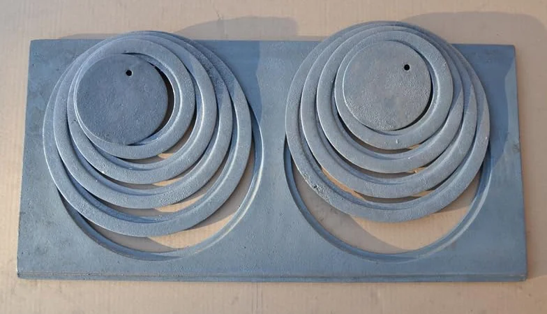 SEZAM Gussplatte zum ofen mit 2-Loch 68x32cm Kohleplatte Kaminplatte Grauguss Gusseisen