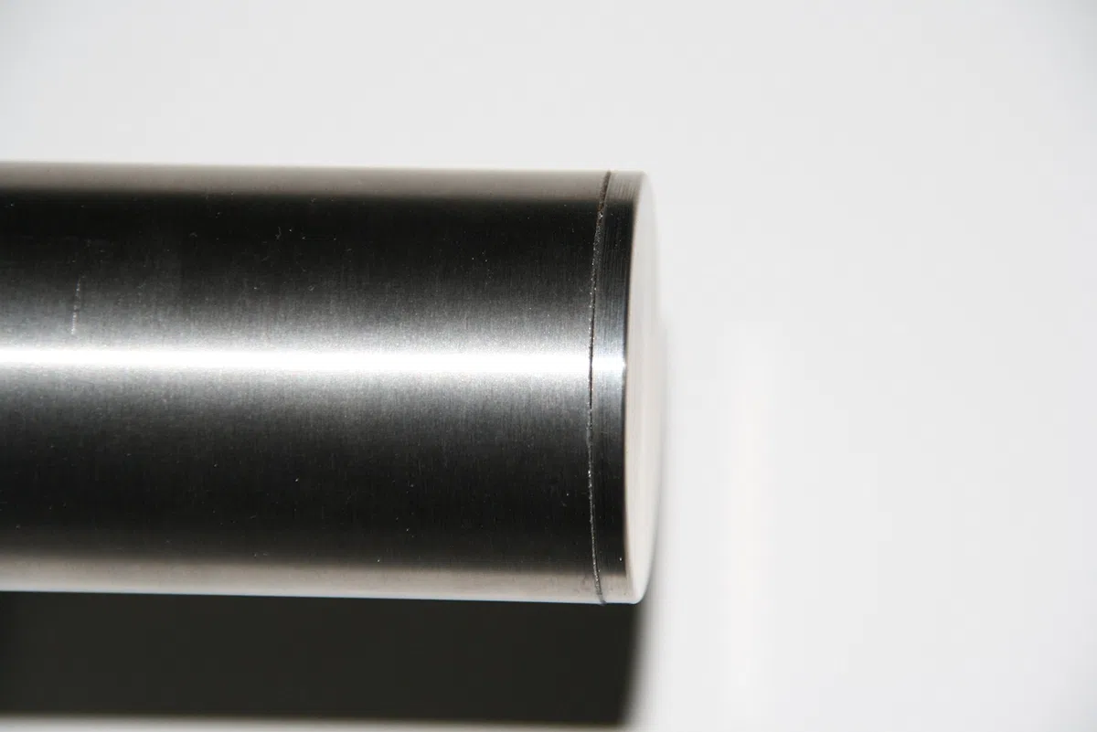 Edelstahl Handlauf V2A 42,4mm 240K geschliffen Wandhandlauf mit gerader Endkappe 2500 mm