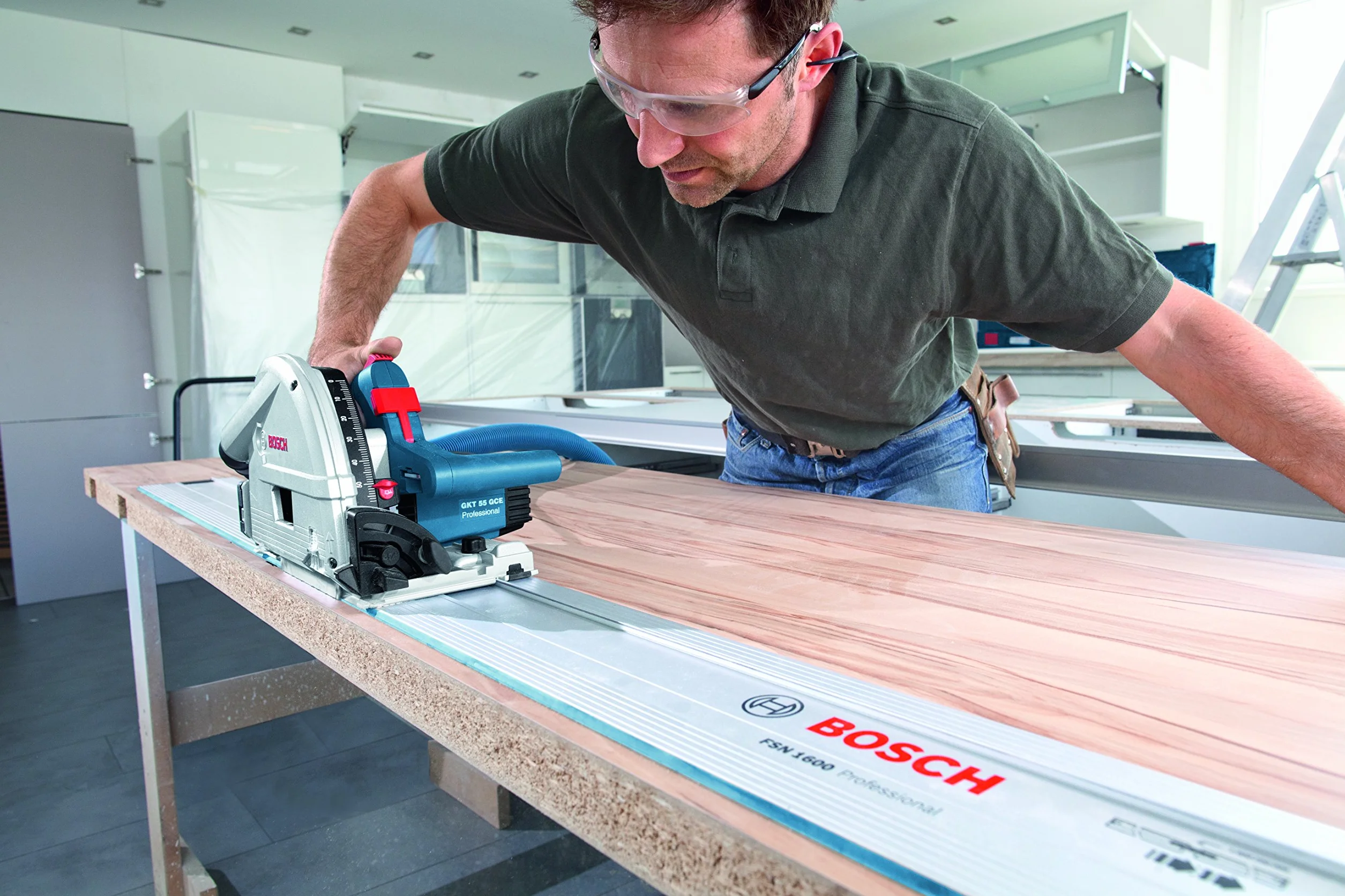 Bosch Professional Tauchsäge GKT 55 GCE (Leistung 1.400 Watt, inkl. Sägeblatt-Ø: 165mm, inkl. Kreissägeblatt für Holz, Einlage, L-BOXX)